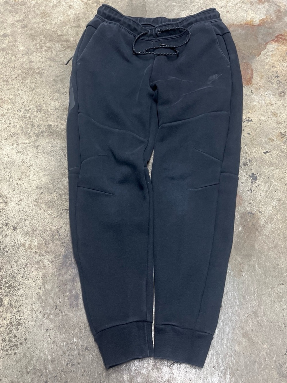 Nike Tech Fleece Joggers Men’s Medium Black Lightweight Comfy Sportswear Casual